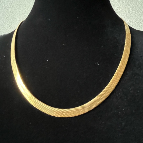 18” Gold Plated Herring Bone Necklace ✨ - Picture 3 of 9